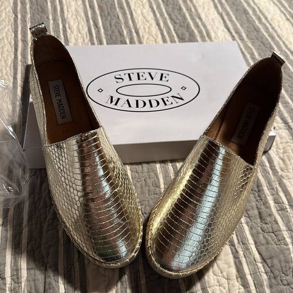 NWT Steve Madden gold snake Pacificc espadrilles. - Picture 6 of 7